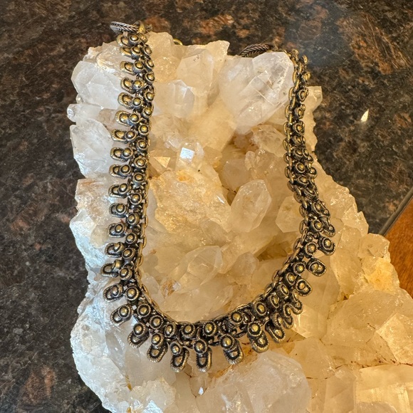 Lovely Vintage Intricately Designed Silver Scalloped Disc Collar Necklace - Picture 11 of 16